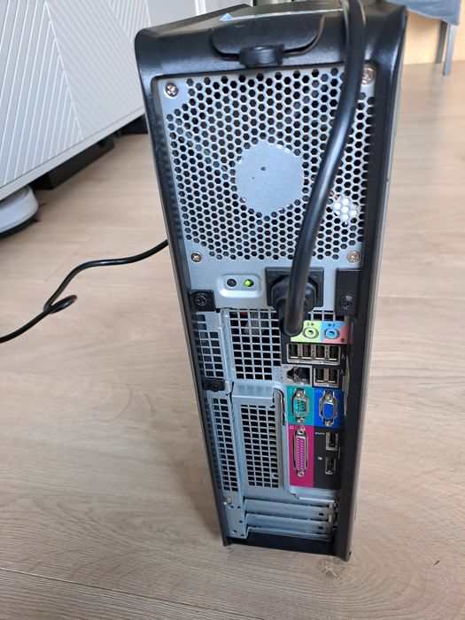 Komputer stacjonarny DELL OPTIPLEX 700 plus grafika