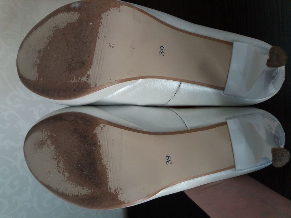 Свадебные бело-перламутровые туфли