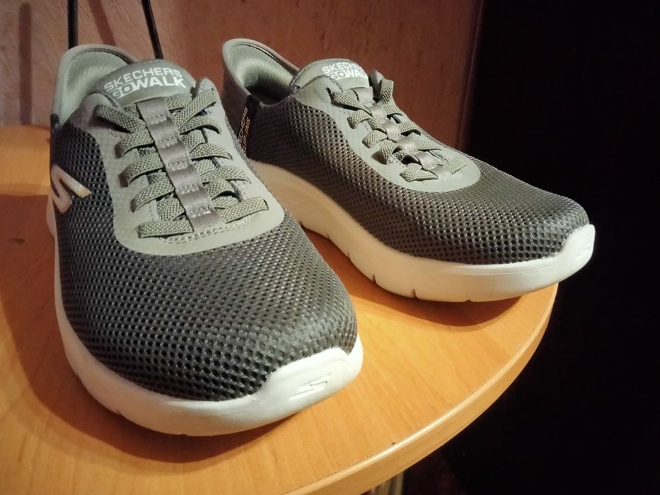 Кросівки в ідеальному стані