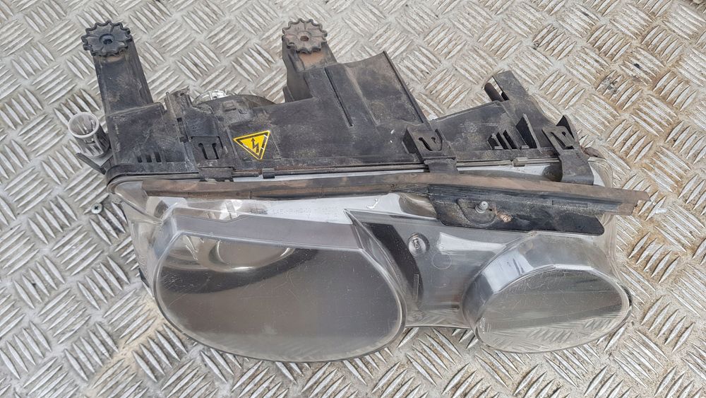 BMW E46 Compact Xenon Lampa Prawa przód