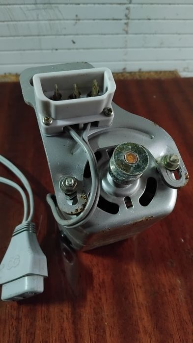 Motor eléctrico  para máquinas de costura