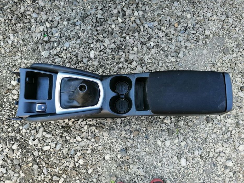 PODLOKIETNIK TUNEL NISSAN QASHQAI J11 14-18