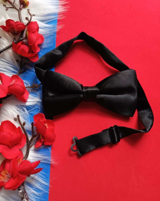 Czarna muszka męska