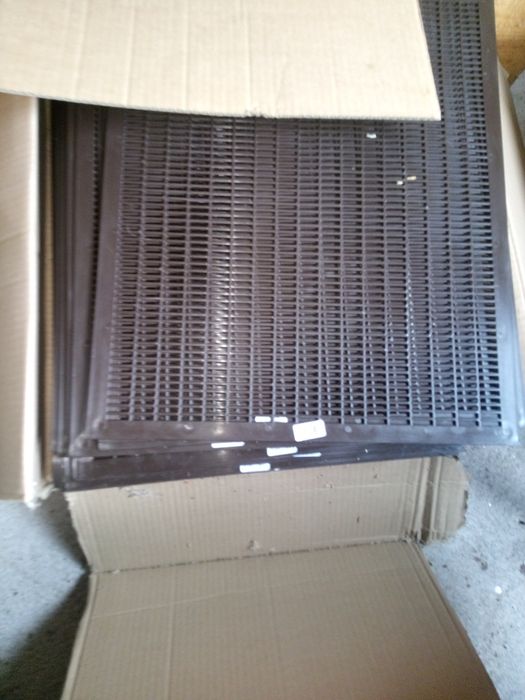 Queen Excluder Injected Plastic PP ANEL  Novos Em caixa Tamanho Landsthrot