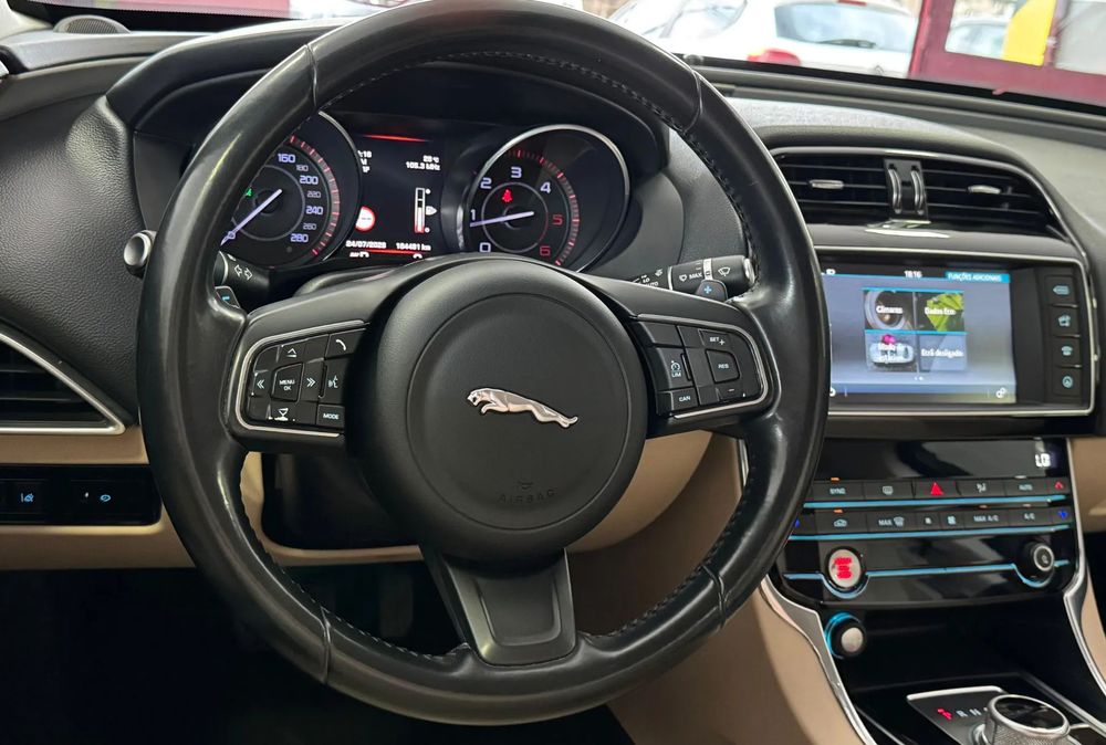 Jaguar XE E-Performance Automatic Prestige523505373472378881