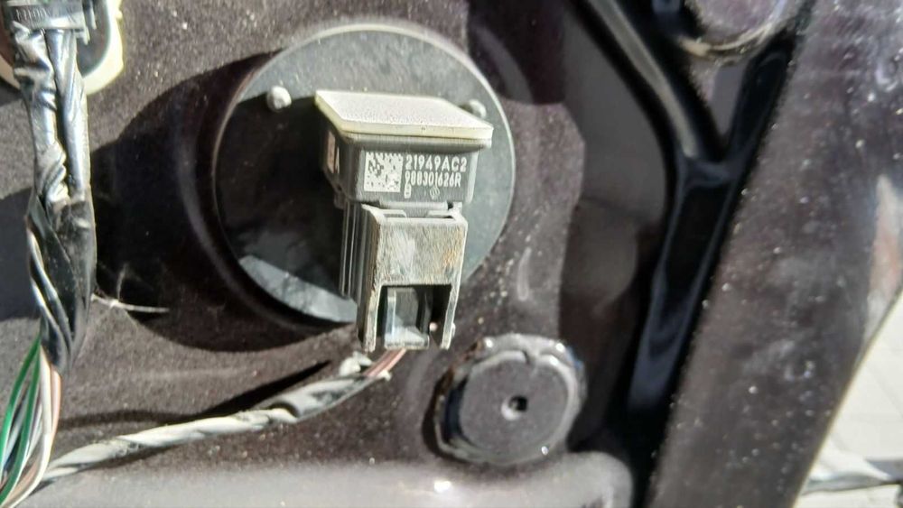 Двері передні ліві в наявності з розборки Renault Scenic IV  в комплекті зі склом, накладка, молдинг замок Рено Сценік 4 запчастини вживані шрот