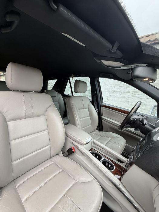 Офіційний Mercedes-Benz ML 350
