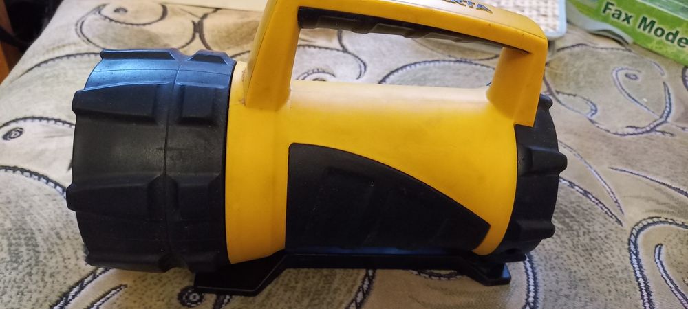 Оригинальный водонипроницаемый фонарь Varta.