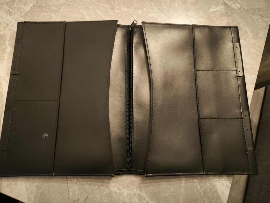 Pasta académica em pele