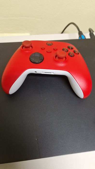 Konsola Xbox One X 1TB  4K + 2 pady + FC26/Forza 5