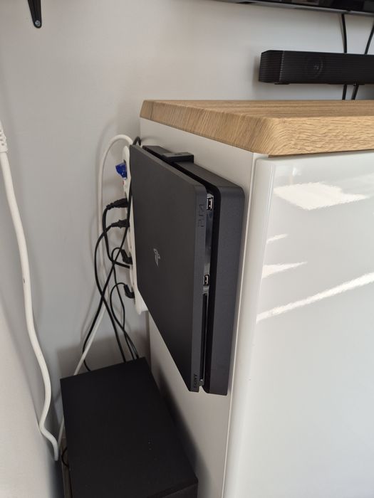 PlayStation 4 slim 500gb na święta plus gratisy