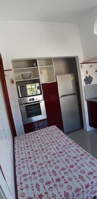 Quarto grande, numa casa excelente