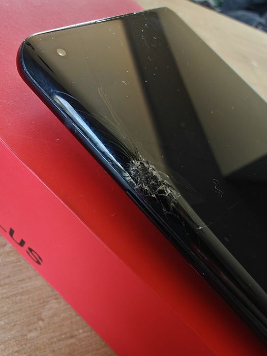 Uszkodzony ekran Smartfon OnePlus 8 Pro 12 GB / 256 GB czarny