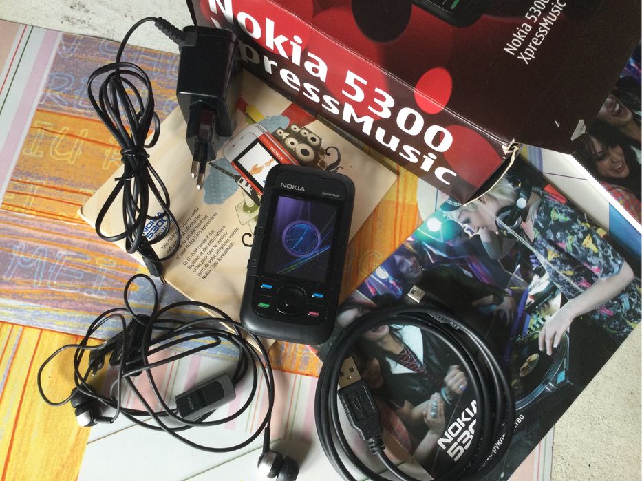 Оригинальная коробка от телефона.