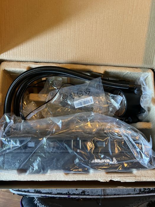 Cpu Cooler 240 liquid cooling como NOVO