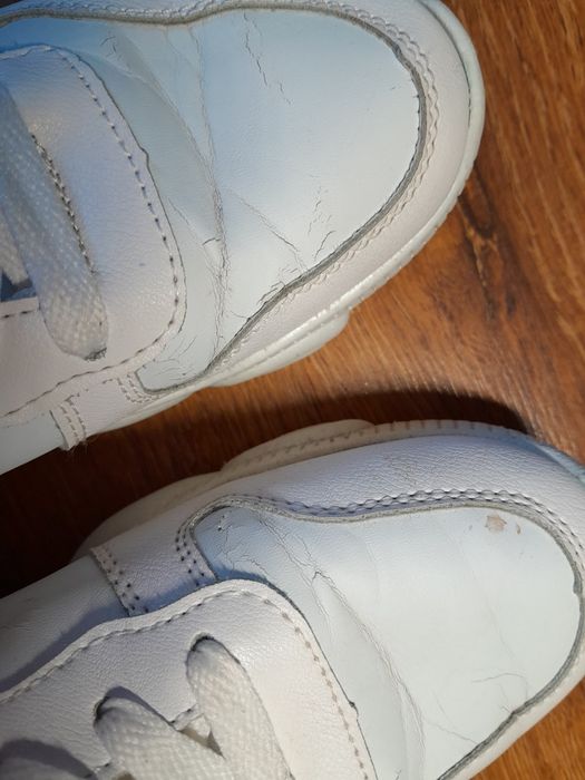 Продаю кросівки дівочі