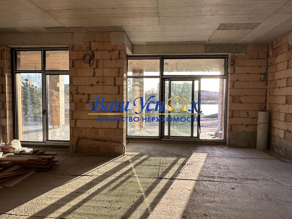 Продажа современного дома в  селе Козин с выходом на реку.