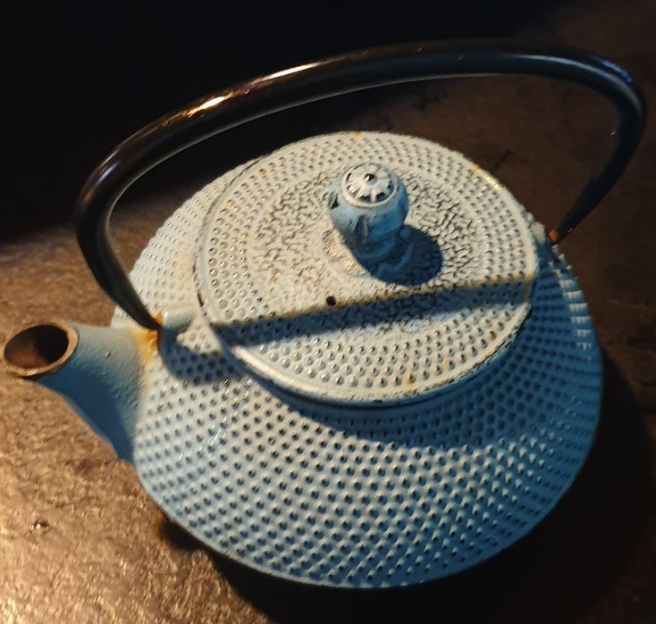 Żeliwny imbryk turkusowy