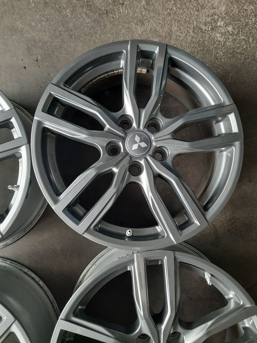 (024) Felgi 17" 5x114,3 ET 38 7j - Mitsubishi