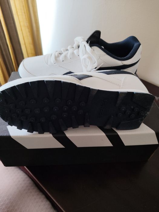 Ténis Reebok  muito bom!