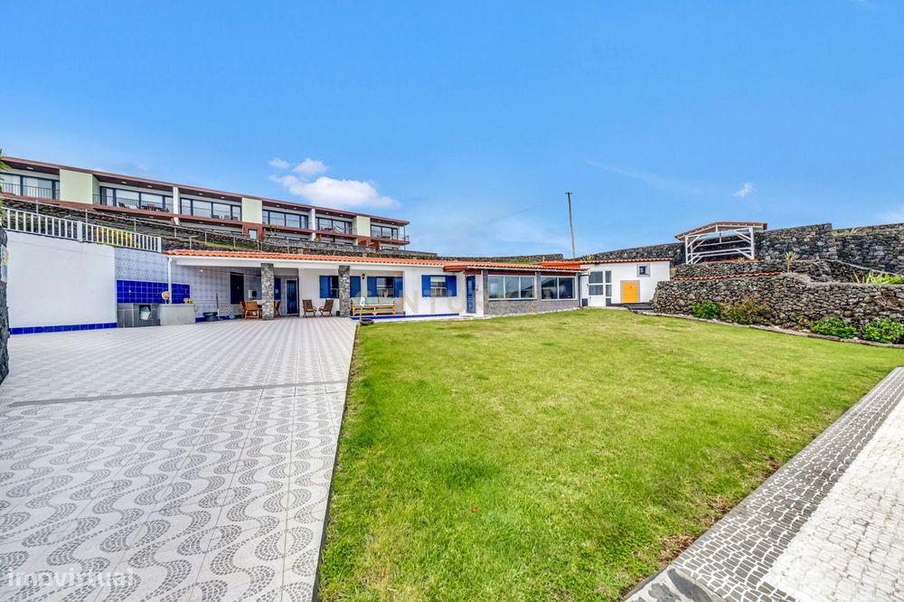 Excelente Moradia em Pesqueiro - São Bartolomeu - IlhaTerceira