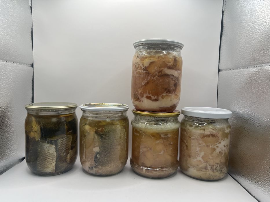 Тушонка домашня свинина куриця риба товстолоб оселедець мінтай хек