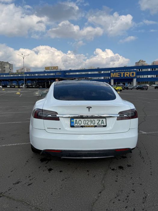 Tesla model S 2013 60Кв
