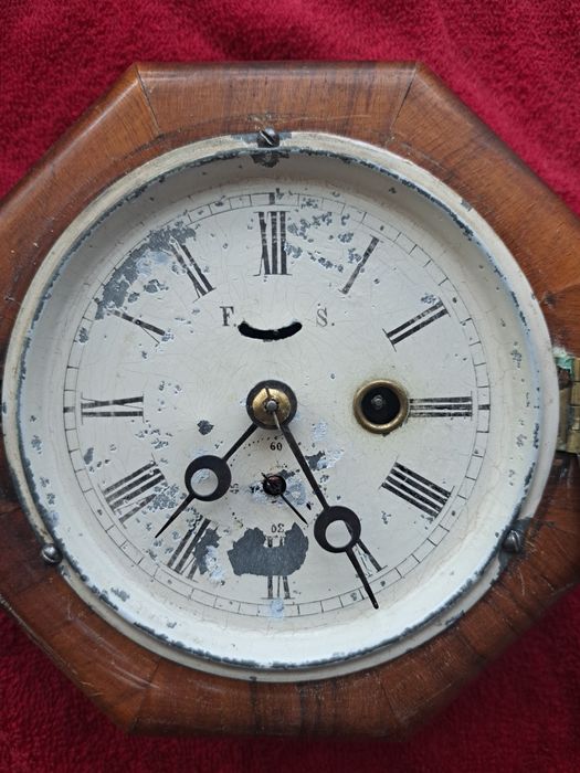 Mały Stary zegar ścienny