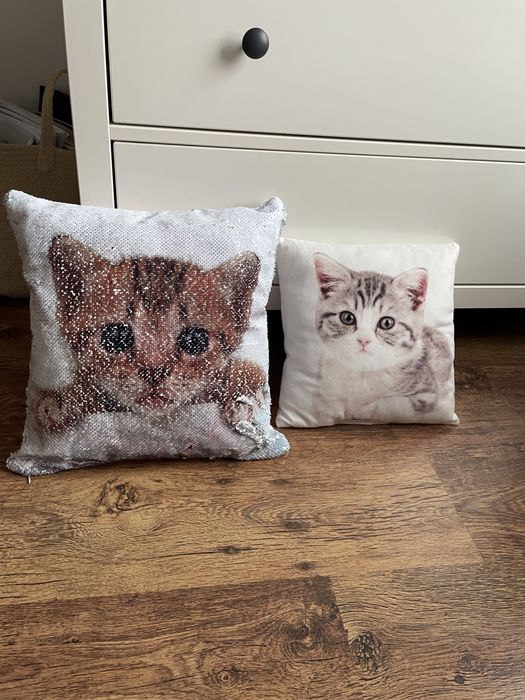 Dwie poduszka, jedna interaktywna stan bardzo dobry