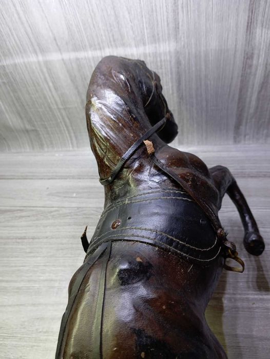 Stara skórzana figurka - KOŃ - 41 cm.