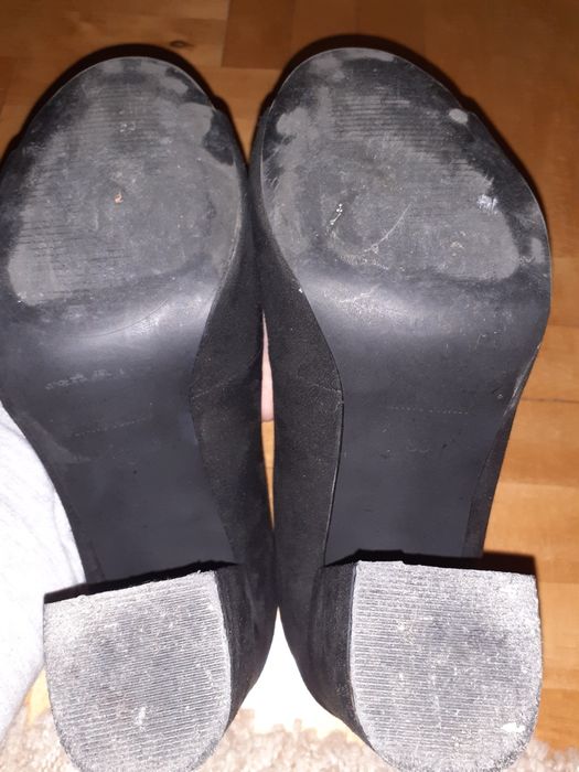 Buty na obcasie zamszowe rozmiar 39