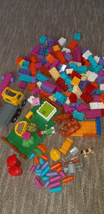 Продам крупне лего з дуже якісного пластику, не гнеться, яскраве