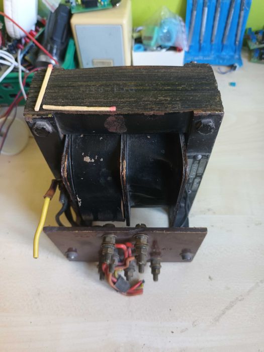 Transformator z odczepami