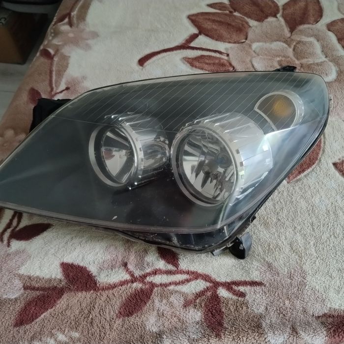 Lampa przednia lewa opel astra H