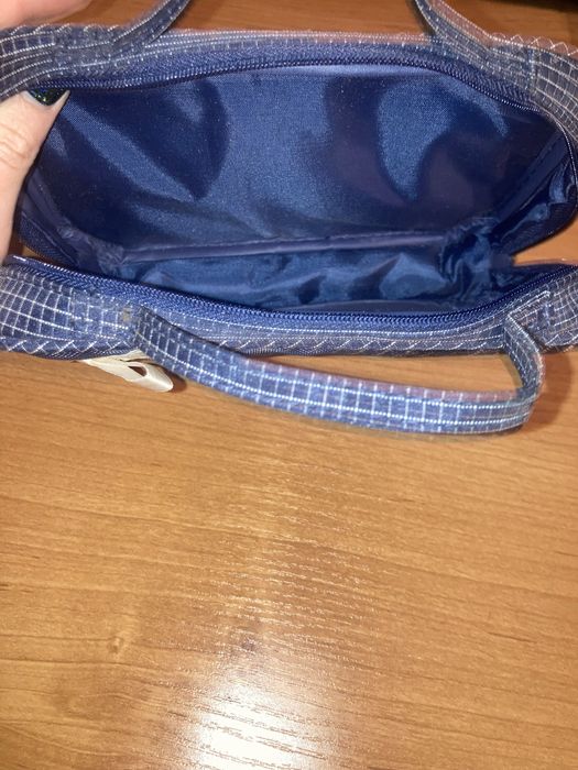 Biało granatowa kosmetyczka