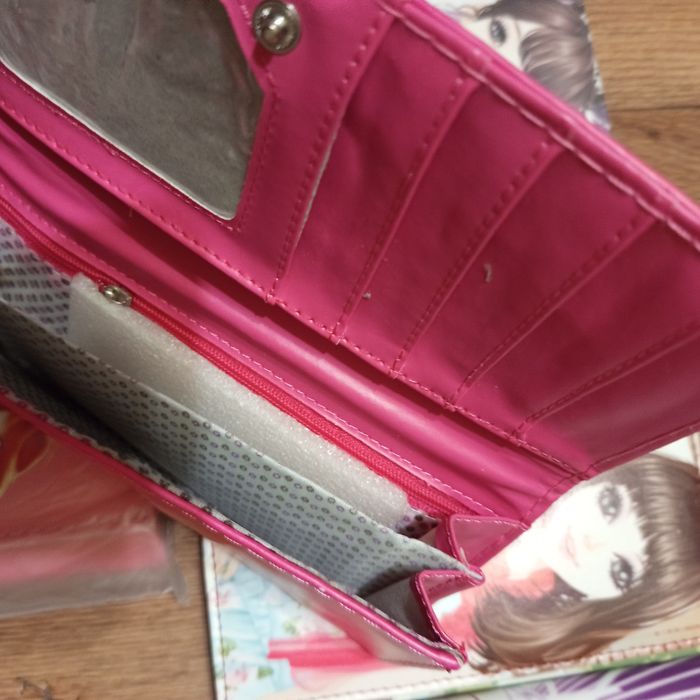 Гаманці яскраві із зображенням