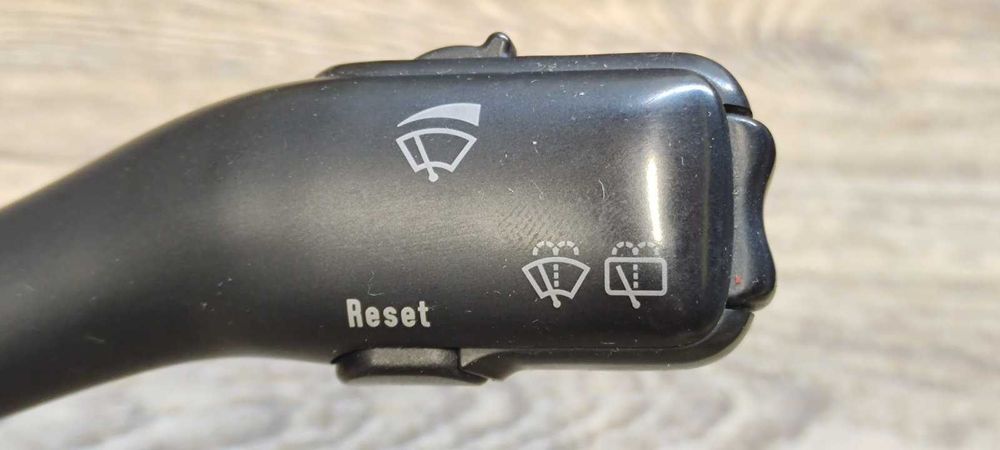 Переключатель поворотов и дворников Skoda Fabia 1999-2008 года