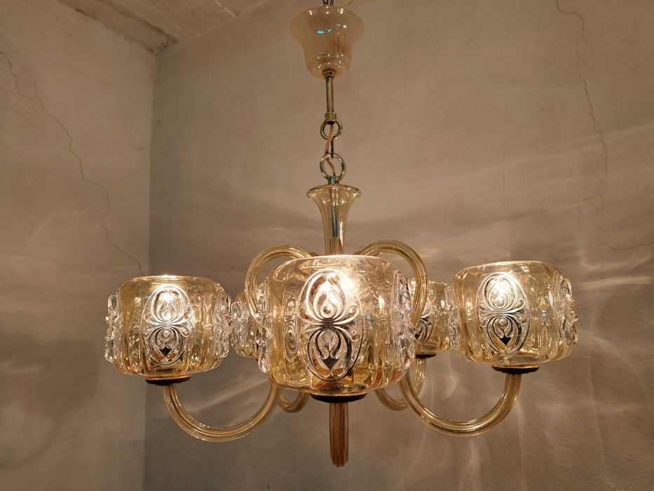 Żyrandol szklane ramiona klosze jak Murano szkło opalizujące