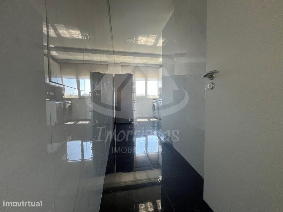 Apartamento T2 totalmente remodelado, localizado em Vialonga