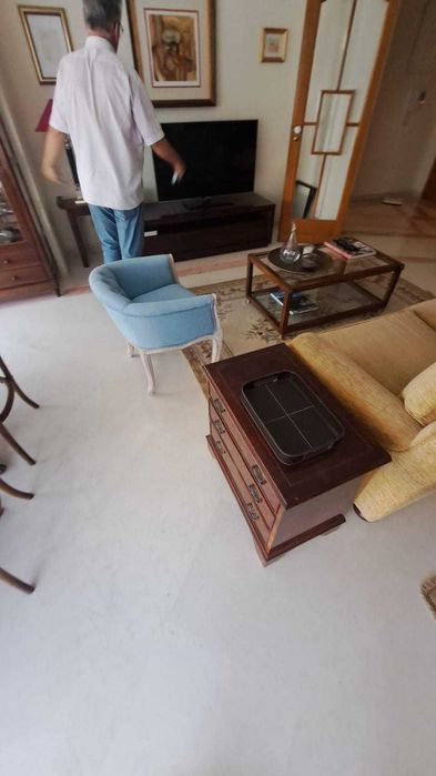 Vendo esta linda mesa de apoio