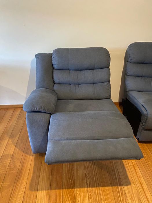 Sofá cinzento com chaise longue