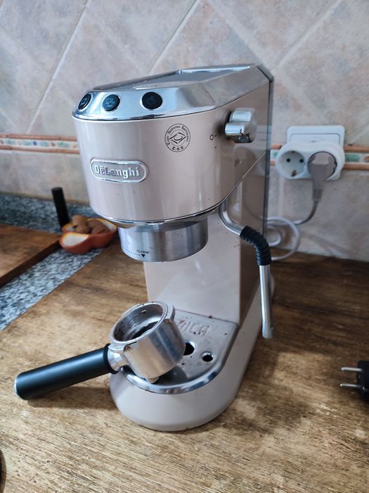 Maquina de café Delonghi Dedica EC885.GY