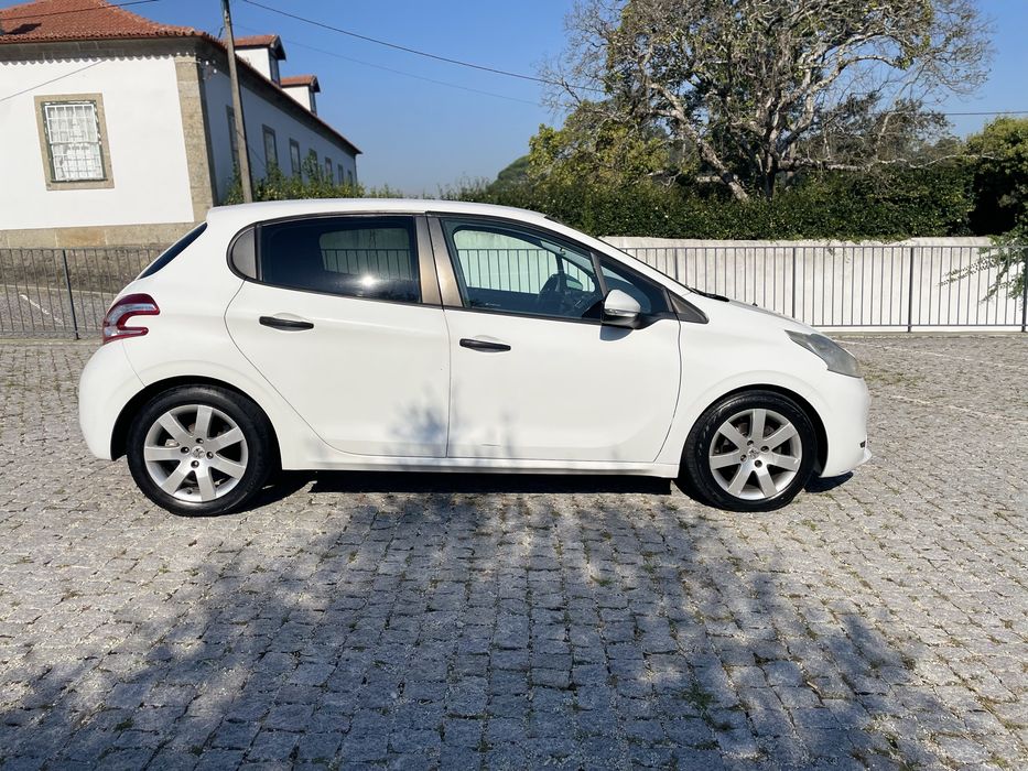 peugeot 208 1.4 hdi — photo 4