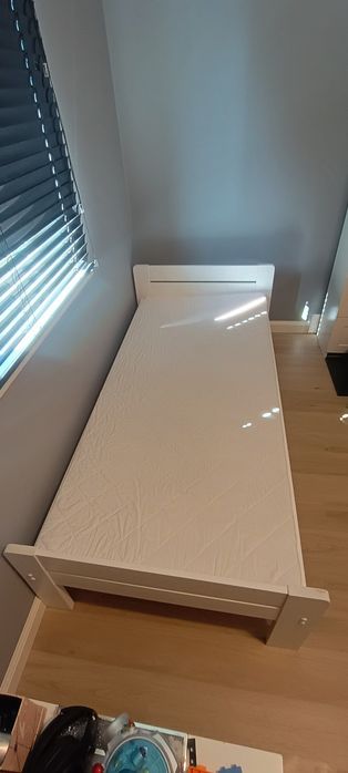Łóżko 90x200 z materacem