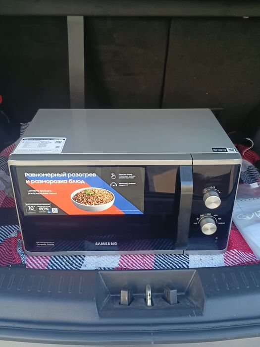 Мікрохвильова піч Samsung 23 л, 800 Вт Ceramic Inside + коробка