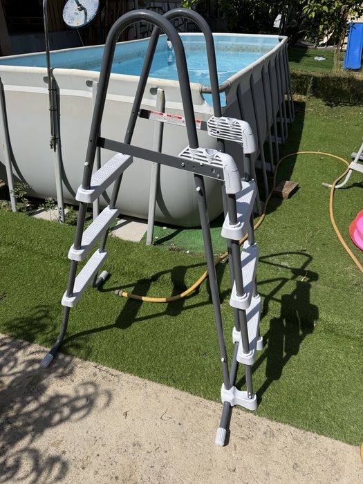 Escada piscinas Intex Nova
