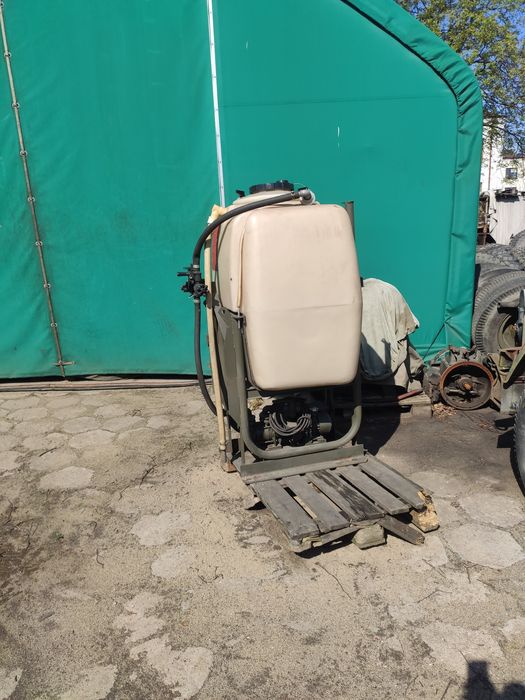 Zbiornik opryskiwacz pompa