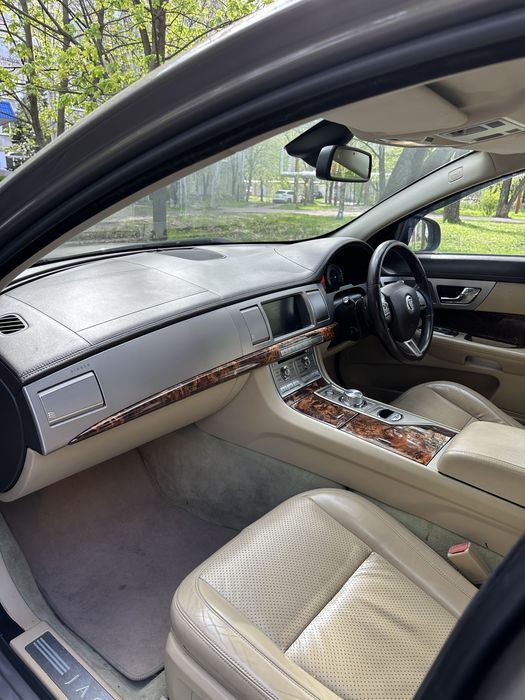 Jaguar XF 2009 2.7 дизель автомат