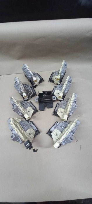 Замок двери Passat B6 замок дверей пасат Б6 передній задній, ляда