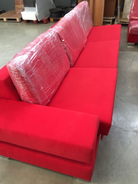 Conjunto sofá de três lugares, 2 sofás individuais e centro de sala